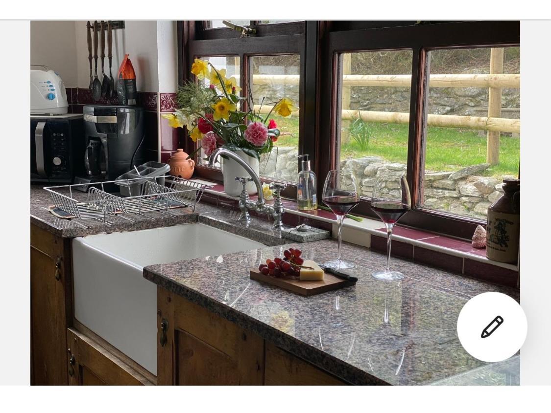 Beautiful Secluded Farmhouse With Hot Tub Villa Barmouth Exterior photo