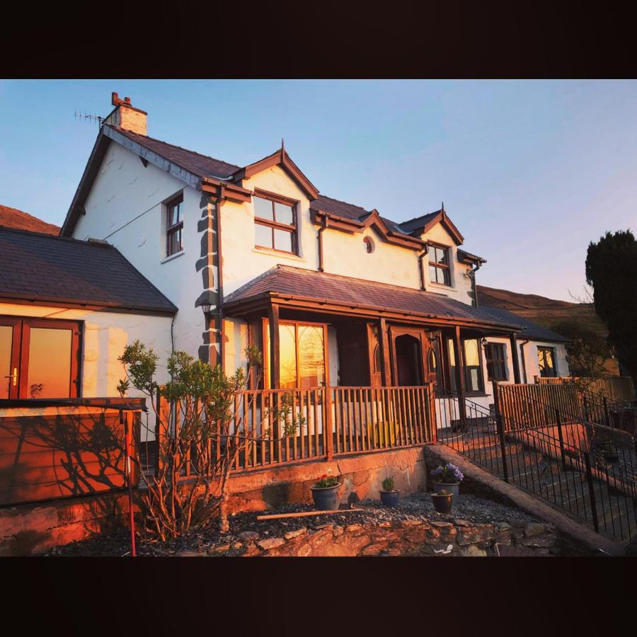 Beautiful Secluded Farmhouse With Hot Tub Villa Barmouth Exterior photo
